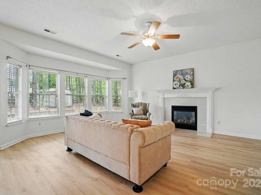 212 Kilborne Road, Mooresville, NC 28117.  MLS# CAR4245261, YatesRealty ID 8173. Great Room w/Bay Window
