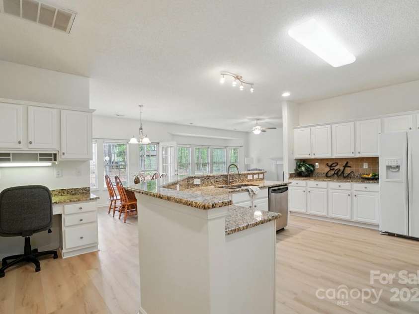 212 Kilborne Road, Mooresville, NC 28117.  MLS# CAR4245261, YatesRealty ID 8173. Open Kitchen