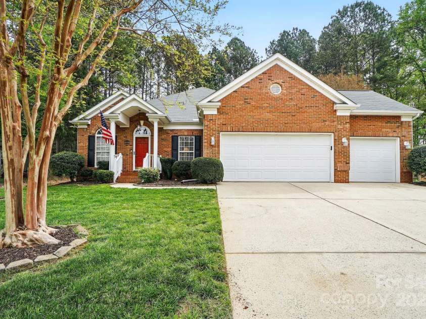 212 Kilborne Road, Mooresville, NC 28117.  MLS# CAR4245261, YatesRealty ID 8173. Welcome Home