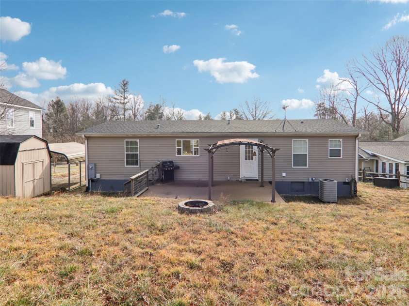3195 Clear Creek Road, Hendersonville, NC 28792.  MLS# CAR4333995, YatesRealty ID 8176. 