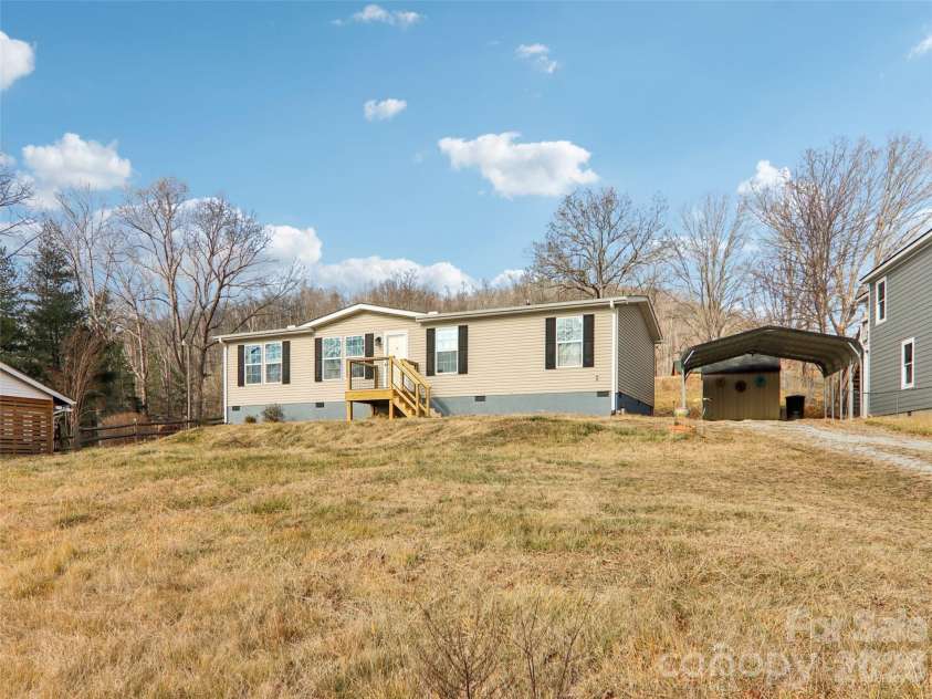 3195 Clear Creek Road, Hendersonville, NC 28792.  MLS# CAR4333995, YatesRealty ID 8176. 