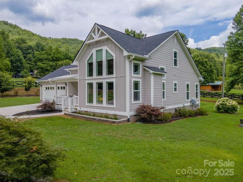 817 Mica City Road, Franklin, NC 28734.  MLS# CAR4214885, YatesRealty ID 8176. 