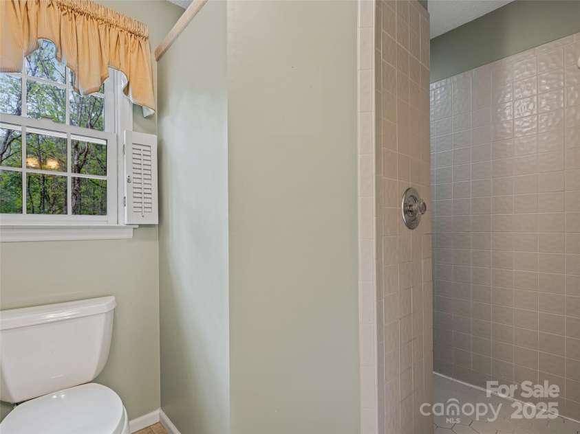 4 Hickory Creek Court, Arden, NC 28704.  MLS# CAR4250860, YatesRealty ID 8177. 