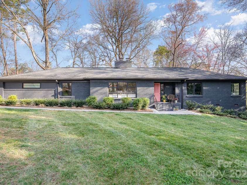 4833 Addison Drive, Charlotte, NC 28211.  MLS# CAR4219283, YatesRealty ID 8178. 4833 Addison