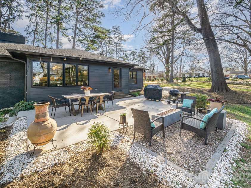 4833 Addison Drive, Charlotte, NC 28211.  MLS# CAR4219283, YatesRealty ID 8178. Back yard Patio