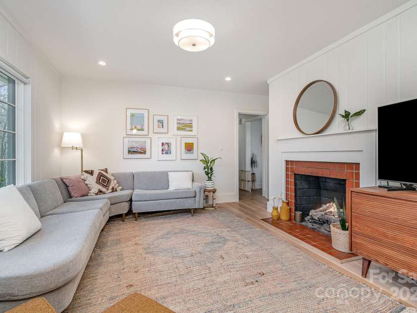 4833 Addison Drive, Charlotte, NC 28211.  MLS# CAR4219283, YatesRealty ID 8178. Den