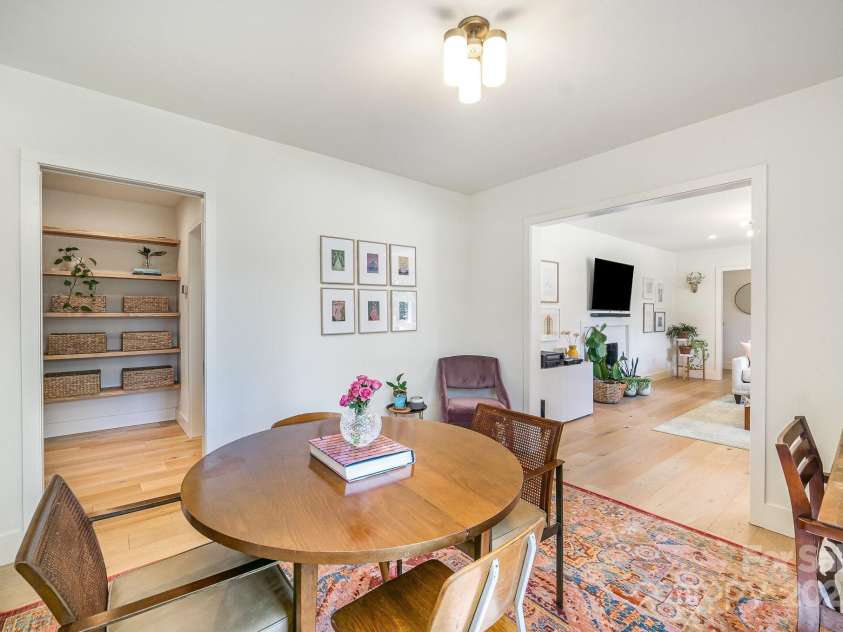 4833 Addison Drive, Charlotte, NC 28211.  MLS# CAR4219283, YatesRealty ID 8178. Dining Room