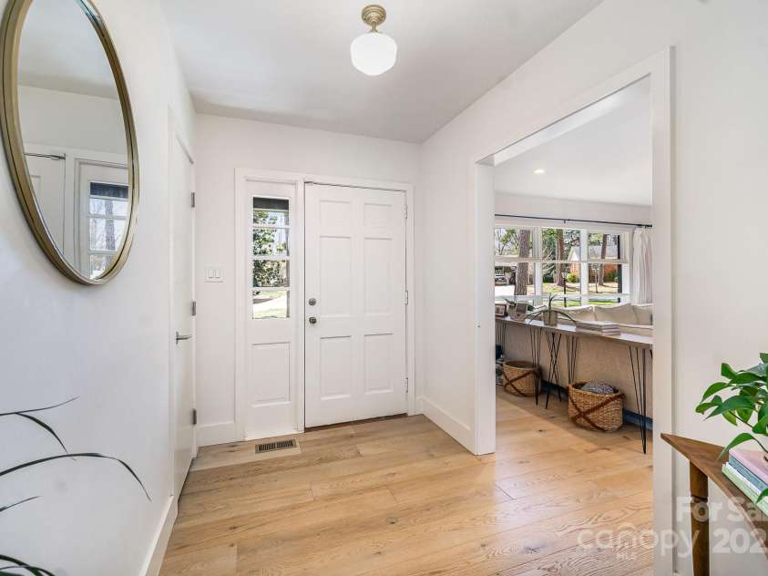 4833 Addison Drive, Charlotte, NC 28211.  MLS# CAR4219283, YatesRealty ID 8178. Entry