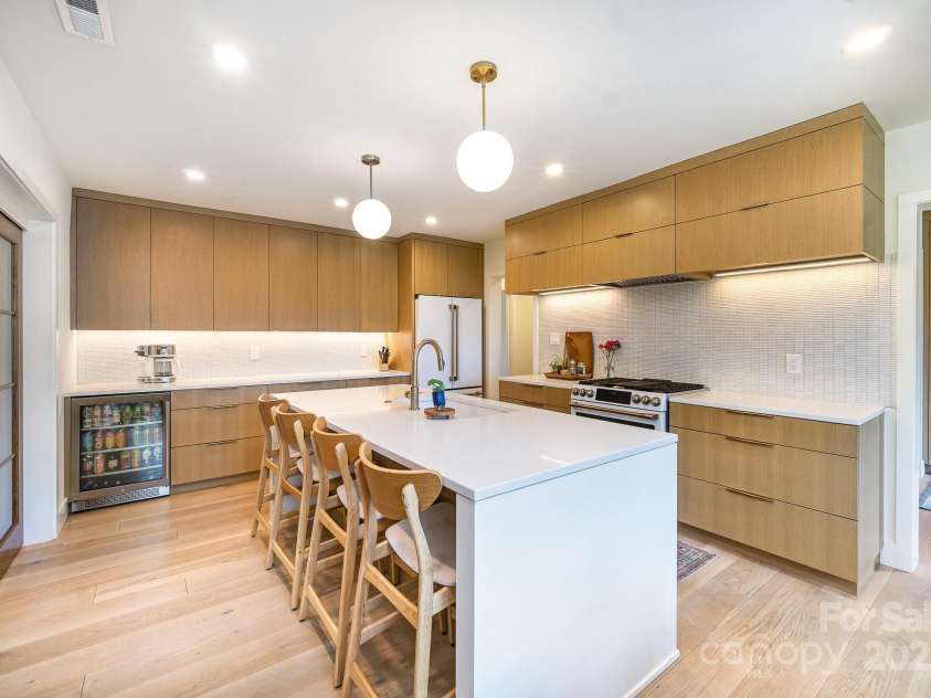 4833 Addison Drive, Charlotte, NC 28211.  MLS# CAR4219283, YatesRealty ID 8178. Island