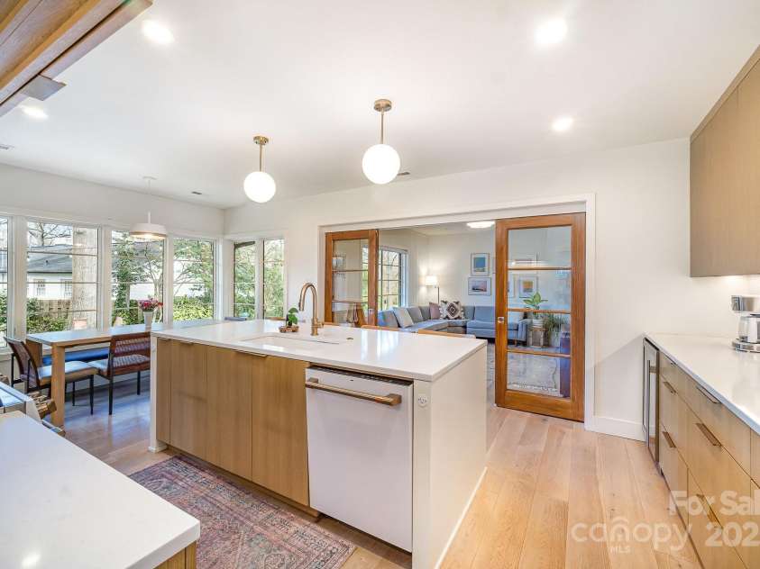 4833 Addison Drive, Charlotte, NC 28211.  MLS# CAR4219283, YatesRealty ID 8178. Kitchen