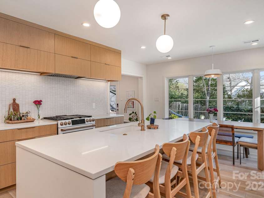 4833 Addison Drive, Charlotte, NC 28211.  MLS# CAR4219283, YatesRealty ID 8178. Kitchen