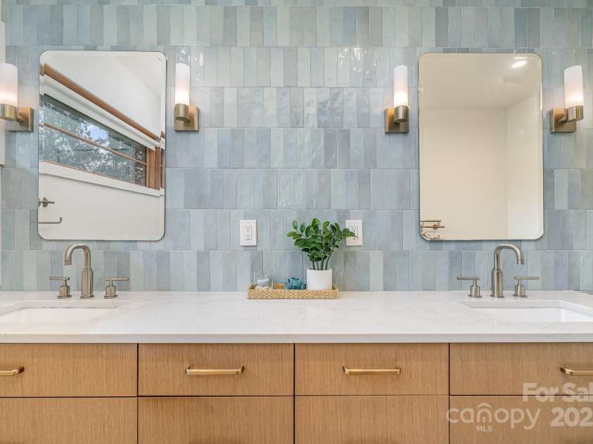 4833 Addison Drive, Charlotte, NC 28211.  MLS# CAR4219283, YatesRealty ID 8178. Primary double sinks