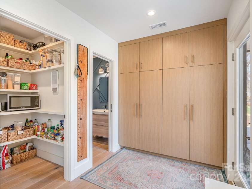 4833 Addison Drive, Charlotte, NC 28211.  MLS# CAR4219283, YatesRealty ID 8178. Walk in pantry, drop zone & powder room