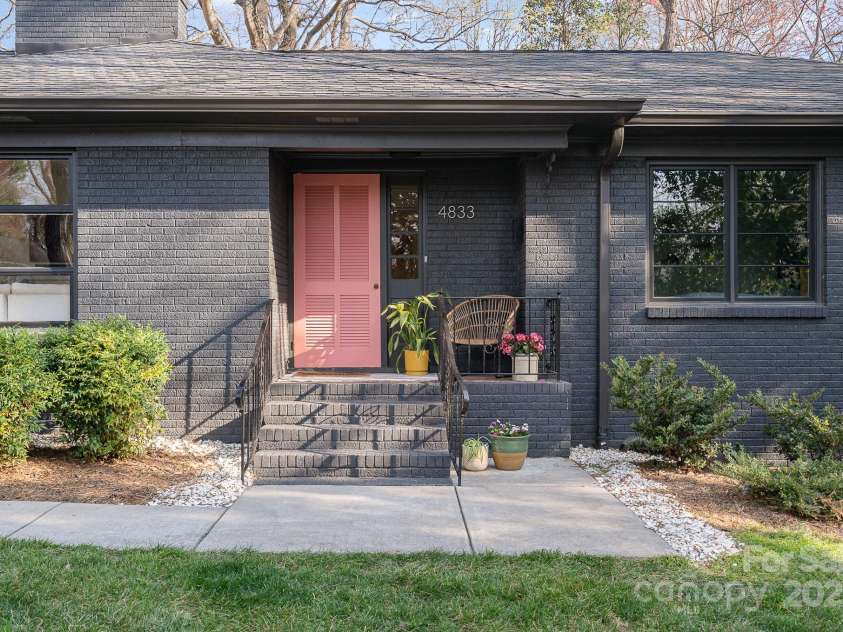 4833 Addison Drive, Charlotte, NC 28211.  MLS# CAR4219283, YatesRealty ID 8178. Welcome Home!