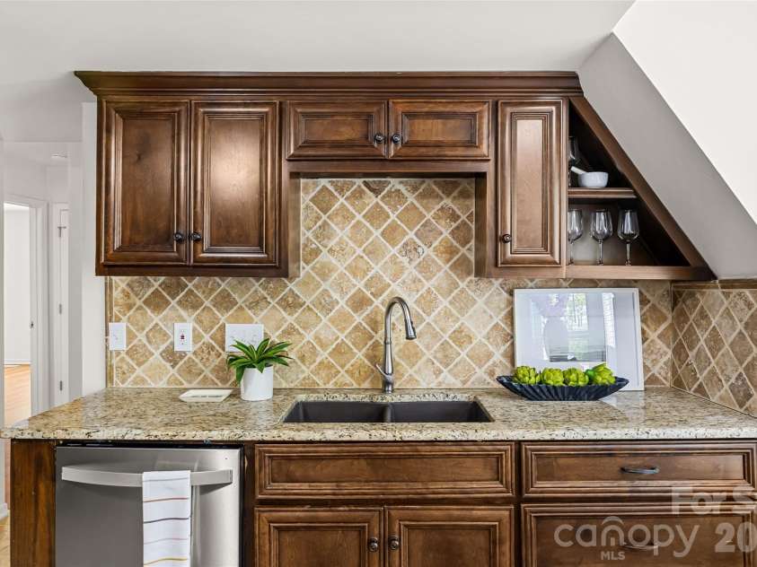 9406 Fairway Ridge Road, Charlotte, NC 28277.  MLS# CAR4358704, YatesRealty ID 8180. 