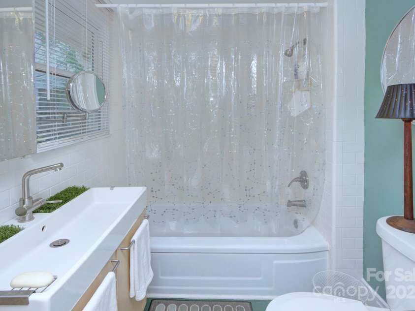 1000 35th Street, Charlotte, NC 28205.  MLS# CAR4244856, YatesRealty ID 8181. 