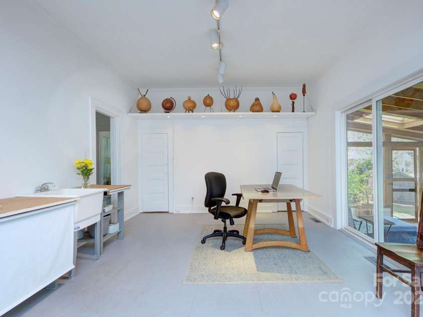 1000 35th Street, Charlotte, NC 28205.  MLS# CAR4244856, YatesRealty ID 8181. 