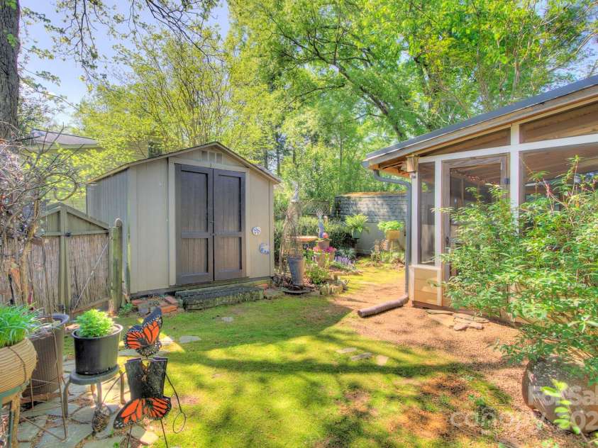 1000 35th Street, Charlotte, NC 28205.  MLS# CAR4244856, YatesRealty ID 8181. 