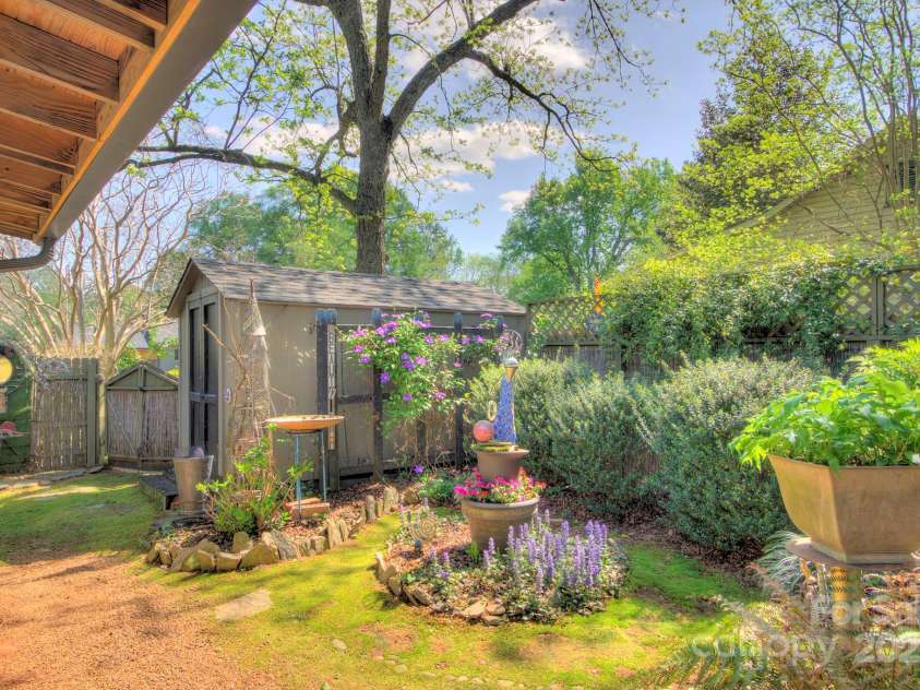 1000 35th Street, Charlotte, NC 28205.  MLS# CAR4244856, YatesRealty ID 8181. 