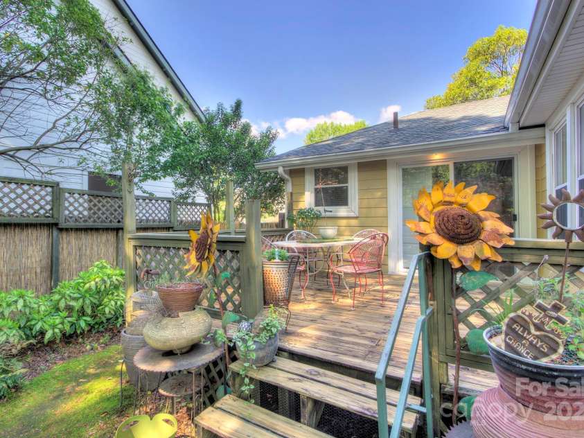 1000 35th Street, Charlotte, NC 28205.  MLS# CAR4244856, YatesRealty ID 8181. 