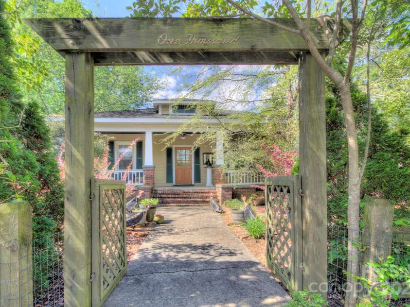 1000 35th Street, Charlotte, NC 28205.  MLS# CAR4244856, YatesRealty ID 8181. 