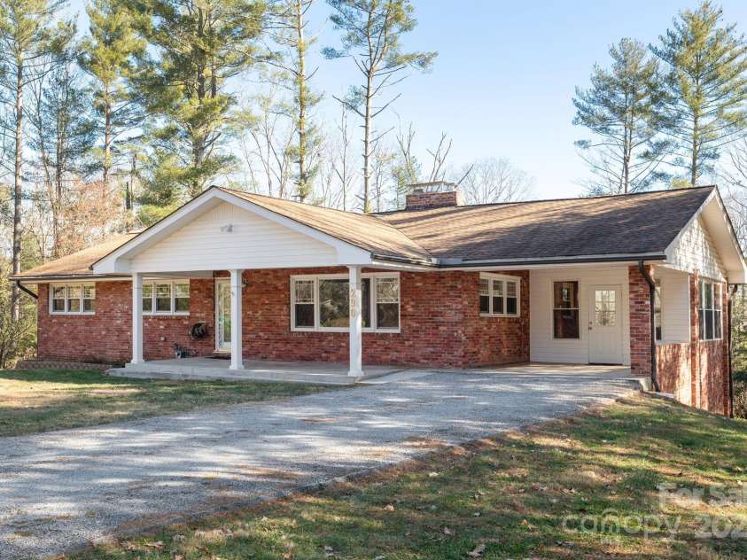 290 Crabapple Hill Lane, Hendersonville, NC 28792.  MLS# CAR4330839, YatesRealty ID 8184. 