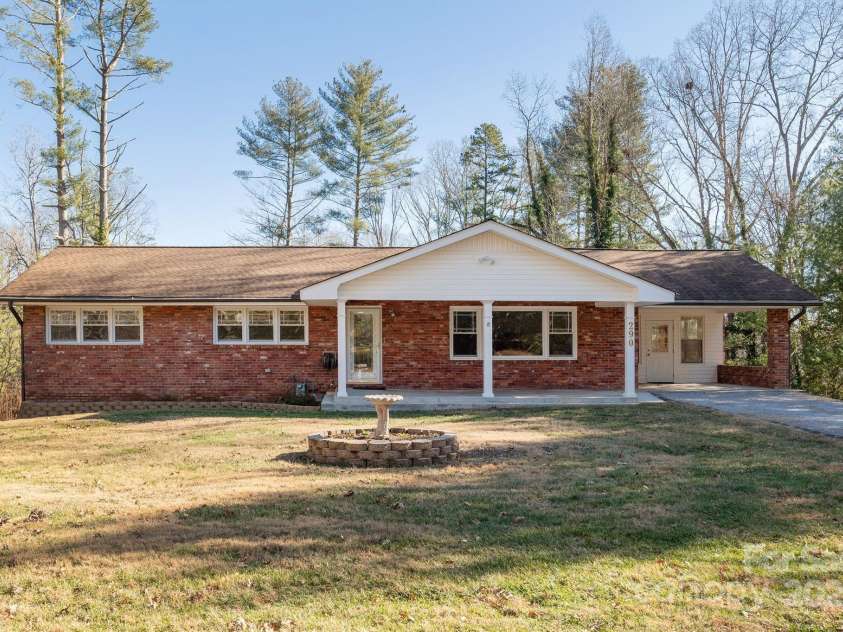 290 Crabapple Hill Lane, Hendersonville, NC 28792.  MLS# CAR4330839, YatesRealty ID 8184. 