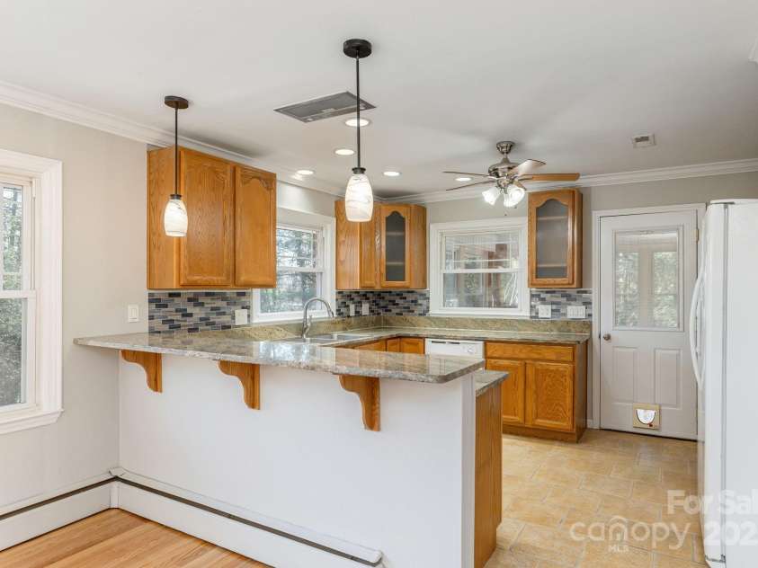 290 Crabapple Hill Lane, Hendersonville, NC 28792.  MLS# CAR4330839, YatesRealty ID 8184. 