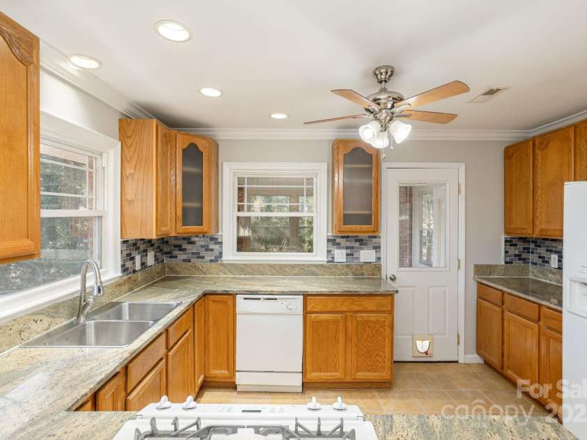 290 Crabapple Hill Lane, Hendersonville, NC 28792.  MLS# CAR4330839, YatesRealty ID 8184. 