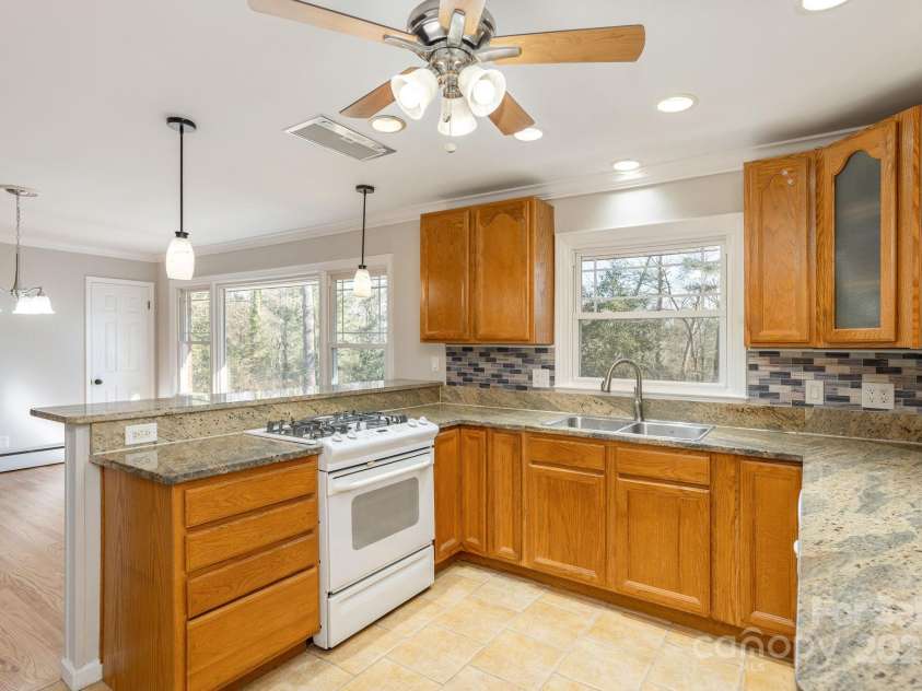290 Crabapple Hill Lane, Hendersonville, NC 28792.  MLS# CAR4330839, YatesRealty ID 8184. 