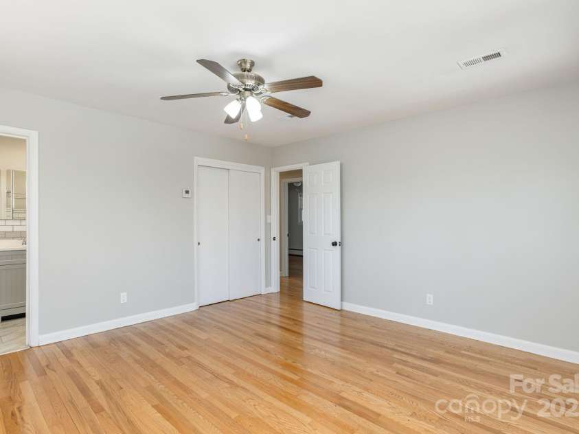 290 Crabapple Hill Lane, Hendersonville, NC 28792.  MLS# CAR4330839, YatesRealty ID 8184. 