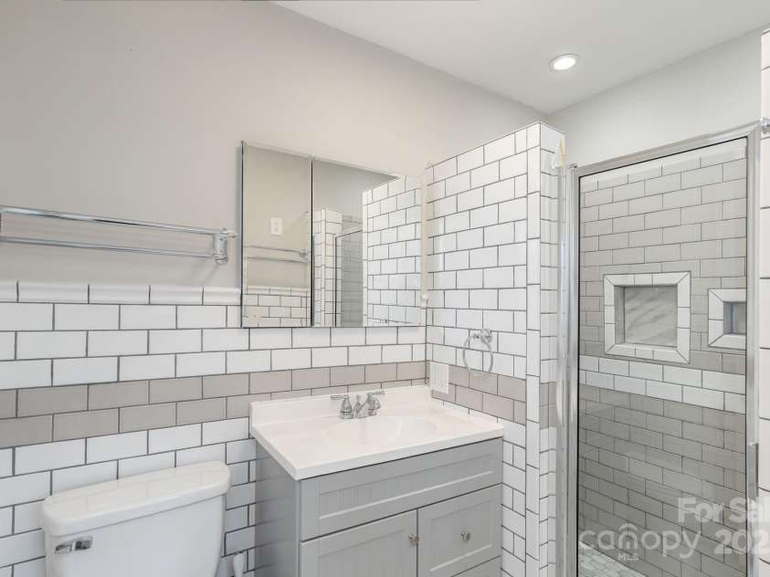 290 Crabapple Hill Lane, Hendersonville, NC 28792.  MLS# CAR4330839, YatesRealty ID 8184. 