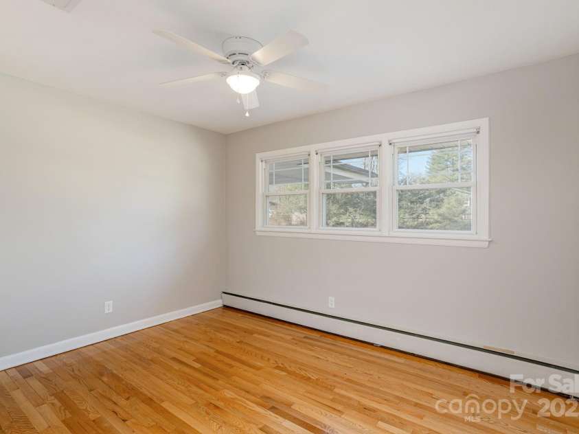 290 Crabapple Hill Lane, Hendersonville, NC 28792.  MLS# CAR4330839, YatesRealty ID 8184. 