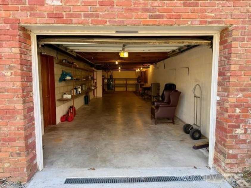 290 Crabapple Hill Lane, Hendersonville, NC 28792.  MLS# CAR4330839, YatesRealty ID 8184. 