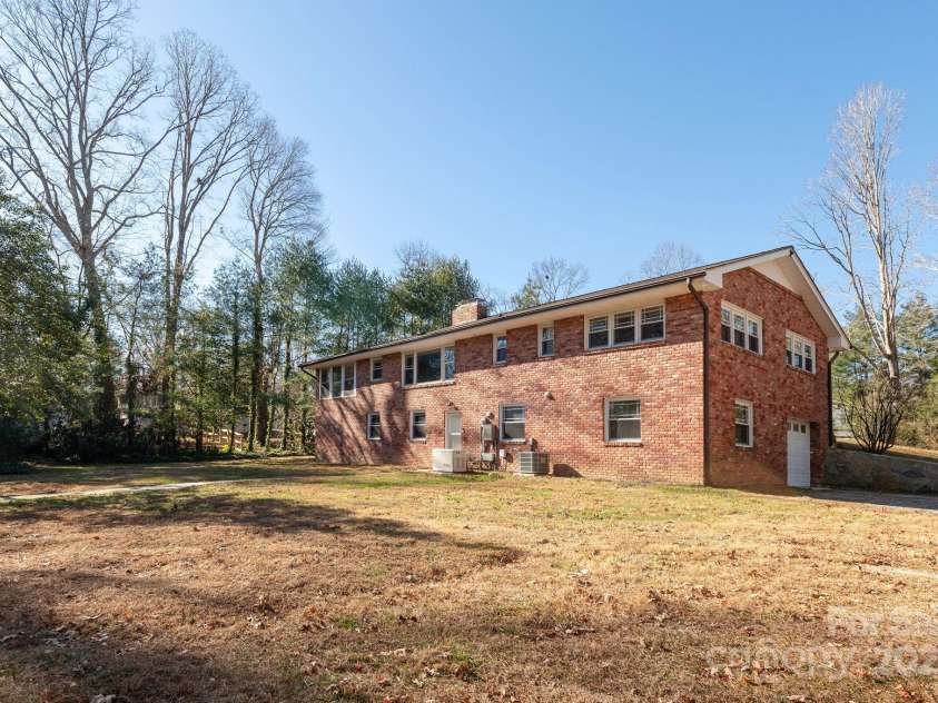 290 Crabapple Hill Lane, Hendersonville, NC 28792.  MLS# CAR4330839, YatesRealty ID 8184. 