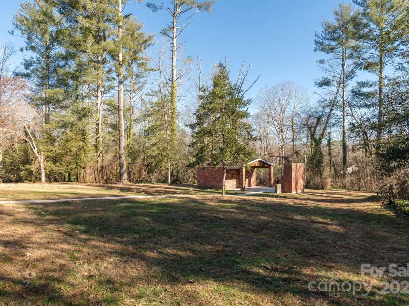 290 Crabapple Hill Lane, Hendersonville, NC 28792.  MLS# CAR4330839, YatesRealty ID 8184. 