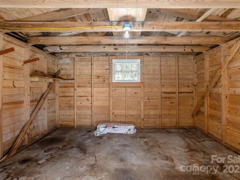 290 Crabapple Hill Lane, Hendersonville, NC 28792.  MLS# CAR4330839, YatesRealty ID 8184. 