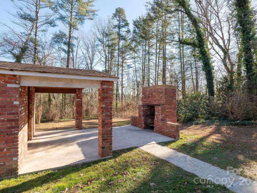290 Crabapple Hill Lane, Hendersonville, NC 28792.  MLS# CAR4330839, YatesRealty ID 8184. 