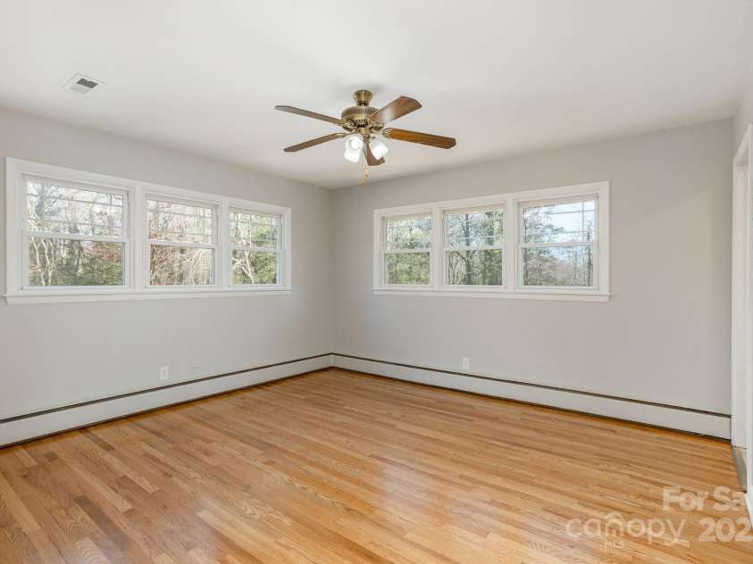 290 Crabapple Hill Lane, Hendersonville, NC 28792.  MLS# CAR4330839, YatesRealty ID 8184. 