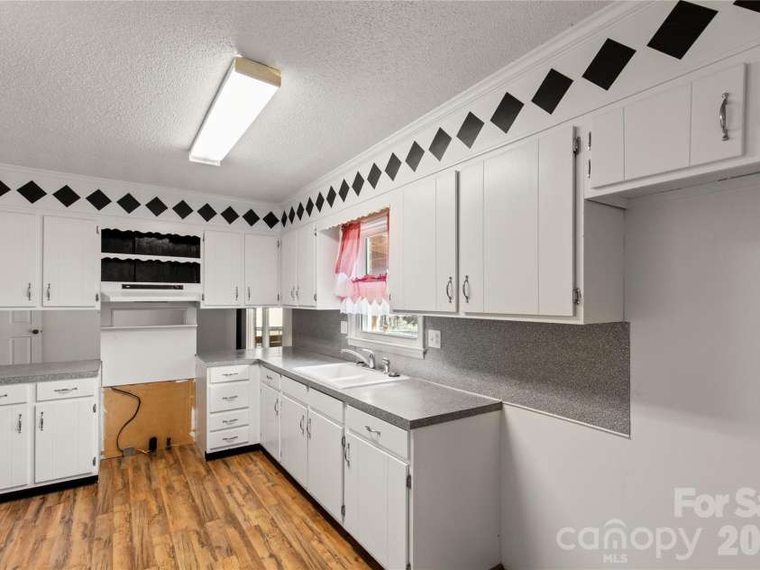 3134 Barney Rhett Circle, Rock Hill, SC 29732.  MLS# CAR4359168, YatesRealty ID 8185. Kitchen