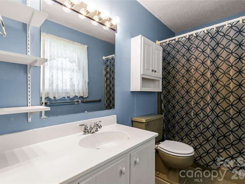 3134 Barney Rhett Circle, Rock Hill, SC 29732.  MLS# CAR4359168, YatesRealty ID 8185. Primary Bathroom