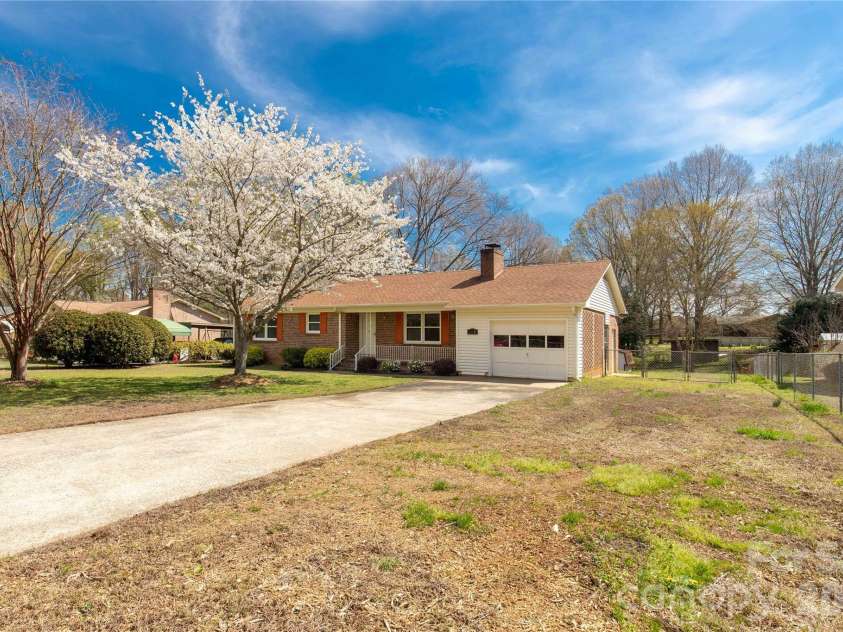 3134 Barney Rhett Circle, Rock Hill, SC 29732.  MLS# CAR4359168, YatesRealty ID 8185. WELCOME HOME!!