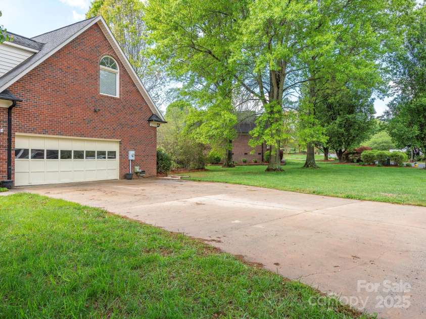 126 Pointer Court, Concord, NC 28025.  MLS# CAR4244182, YatesRealty ID 8186. SIDE LOAD 2 CAR GARAGE