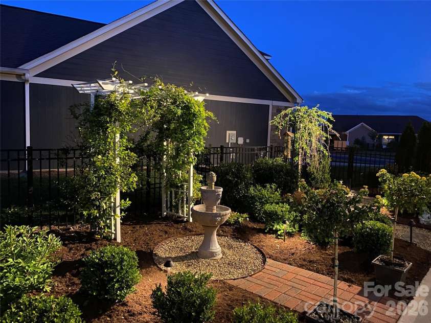 1180 Avalon Place, Matthews, NC 28104.  MLS# CAR4361510, YatesRealty ID 8189. 