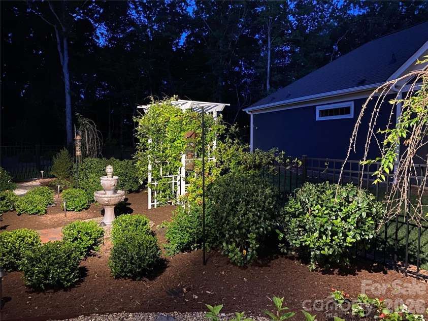 1180 Avalon Place, Matthews, NC 28104.  MLS# CAR4361510, YatesRealty ID 8189. 