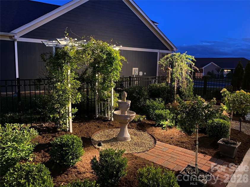 1180 Avalon Place, Matthews, NC 28104.  MLS# CAR4361510, YatesRealty ID 8189. 