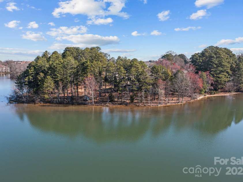 302 Ambleside Village Lane, Davidson, NC 28036.  MLS# CAR4228378, YatesRealty ID 8189. 