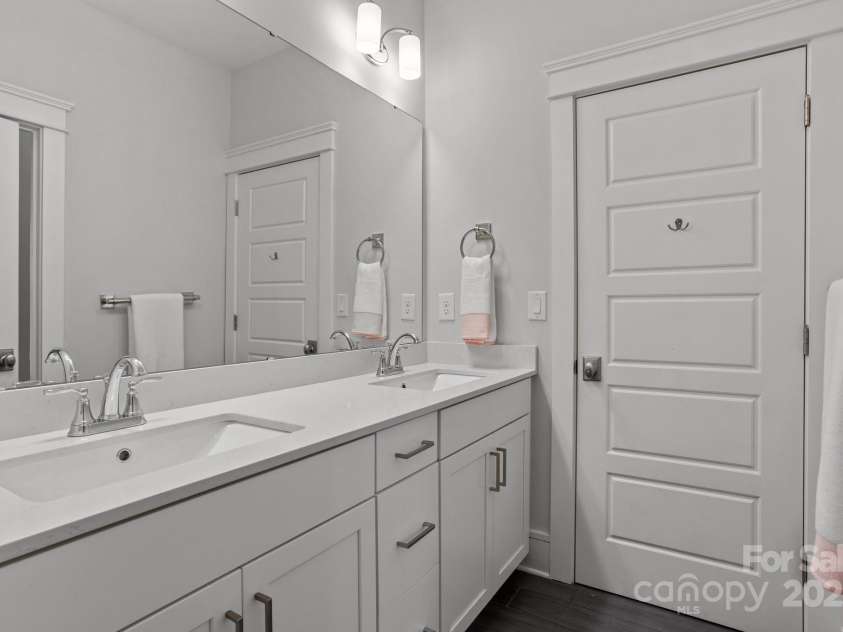 302 Ambleside Village Lane, Davidson, NC 28036.  MLS# CAR4228378, YatesRealty ID 8189. 