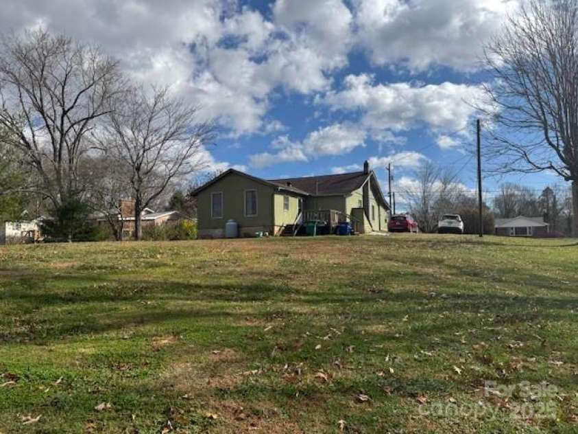 25 Highland Street, Weaverville, NC 28787.  MLS# CAR4322987, YatesRealty ID 819. 