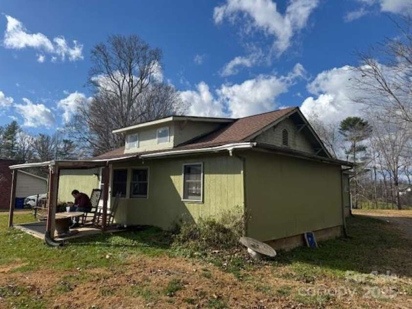 25 Highland Street, Weaverville, NC 28787.  MLS# CAR4322987, YatesRealty ID 819. 
